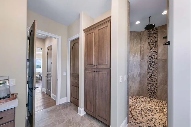 Excalibur II: Excalibur ll Ensuite (1) — Providence Builders home