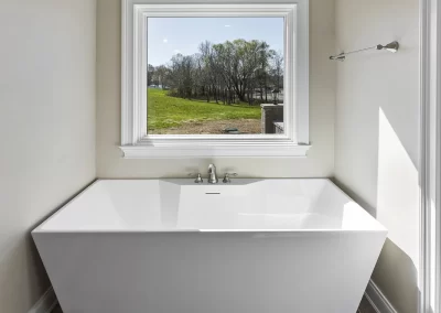 Auberlun Bathroom Master Tub
